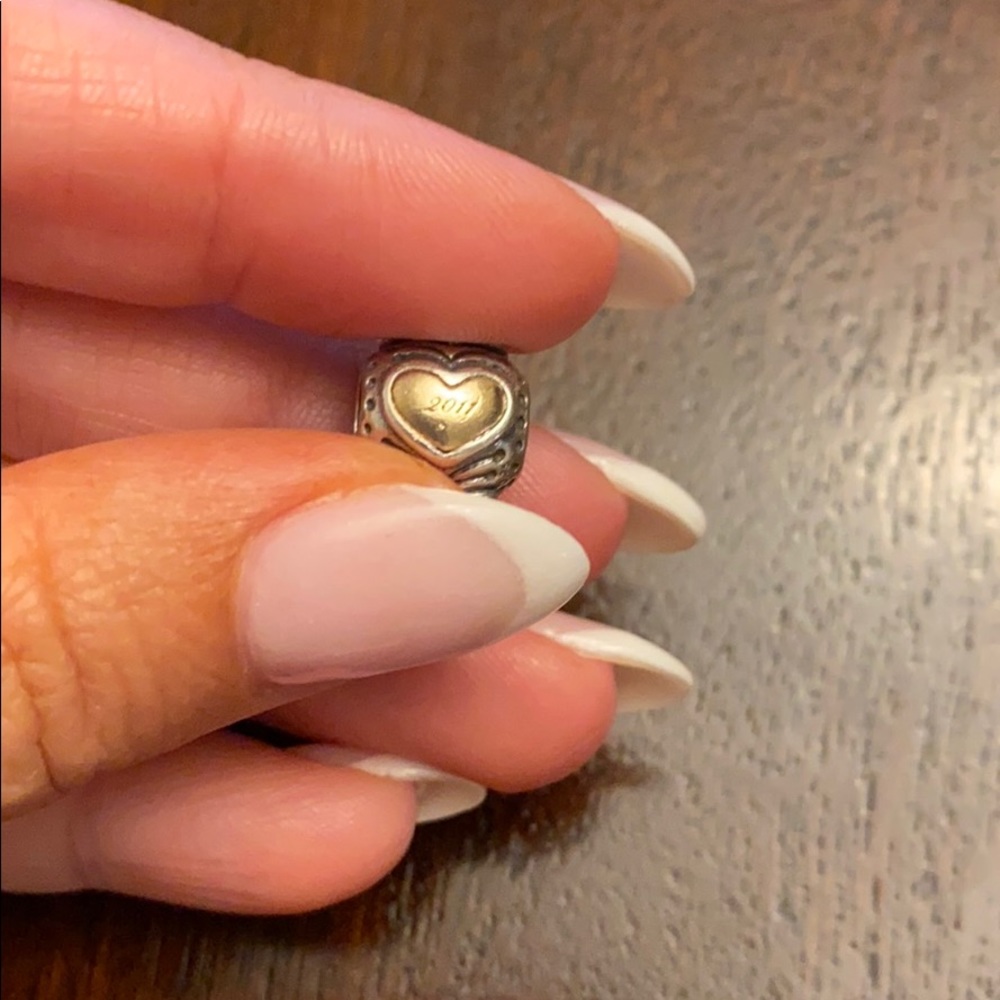 🔥Pandora Limited Edition 2011 Gold & Onyx Charm